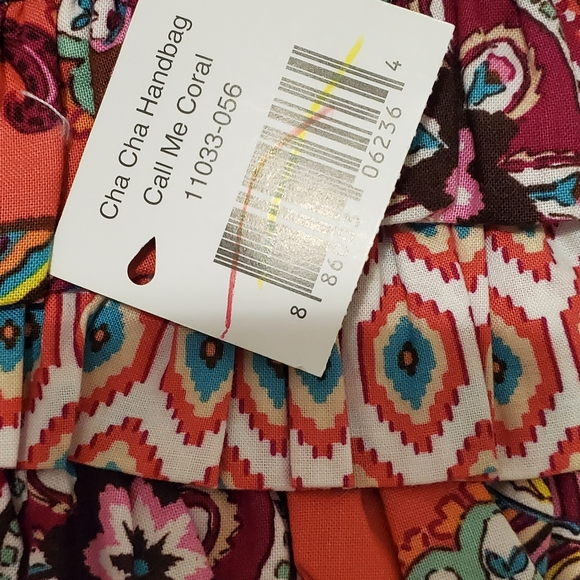 NWT Vera Bradley Cha Cha Handbag Call Me Coral NEW


A04 - Picture 3 of 3